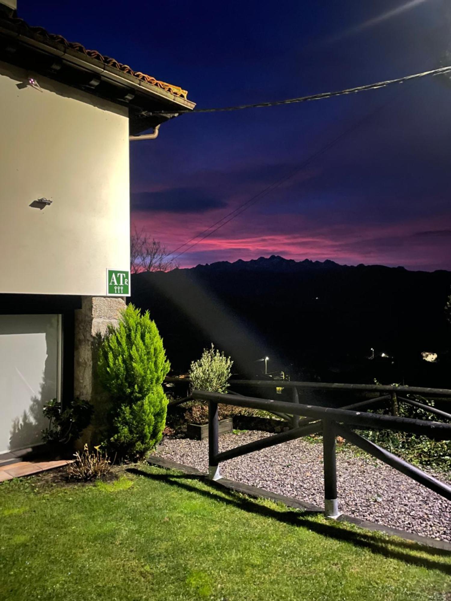 Apartamentos Picabel Onís Exteriér fotografie