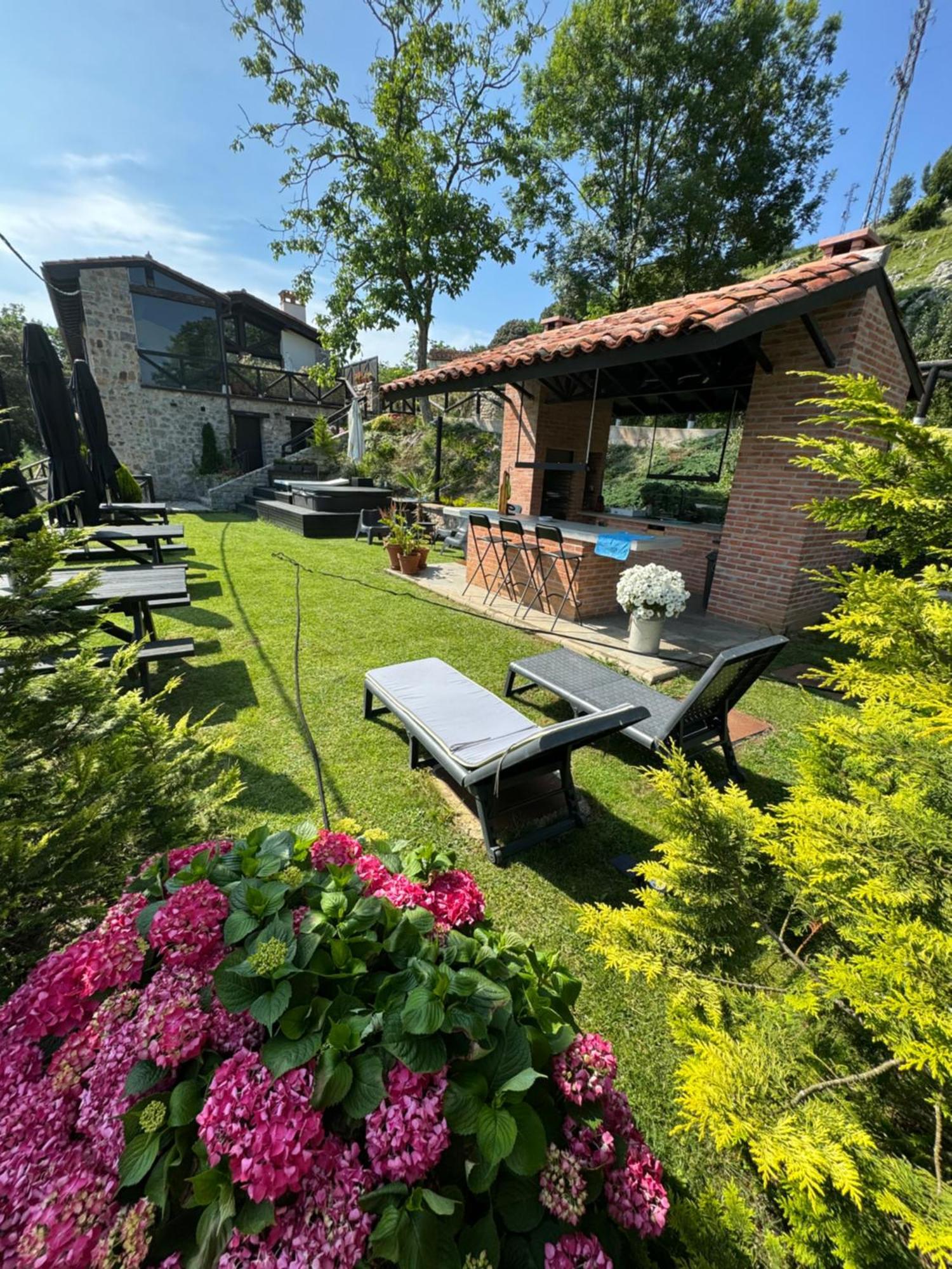 Apartamentos Picabel Onís Exteriér fotografie